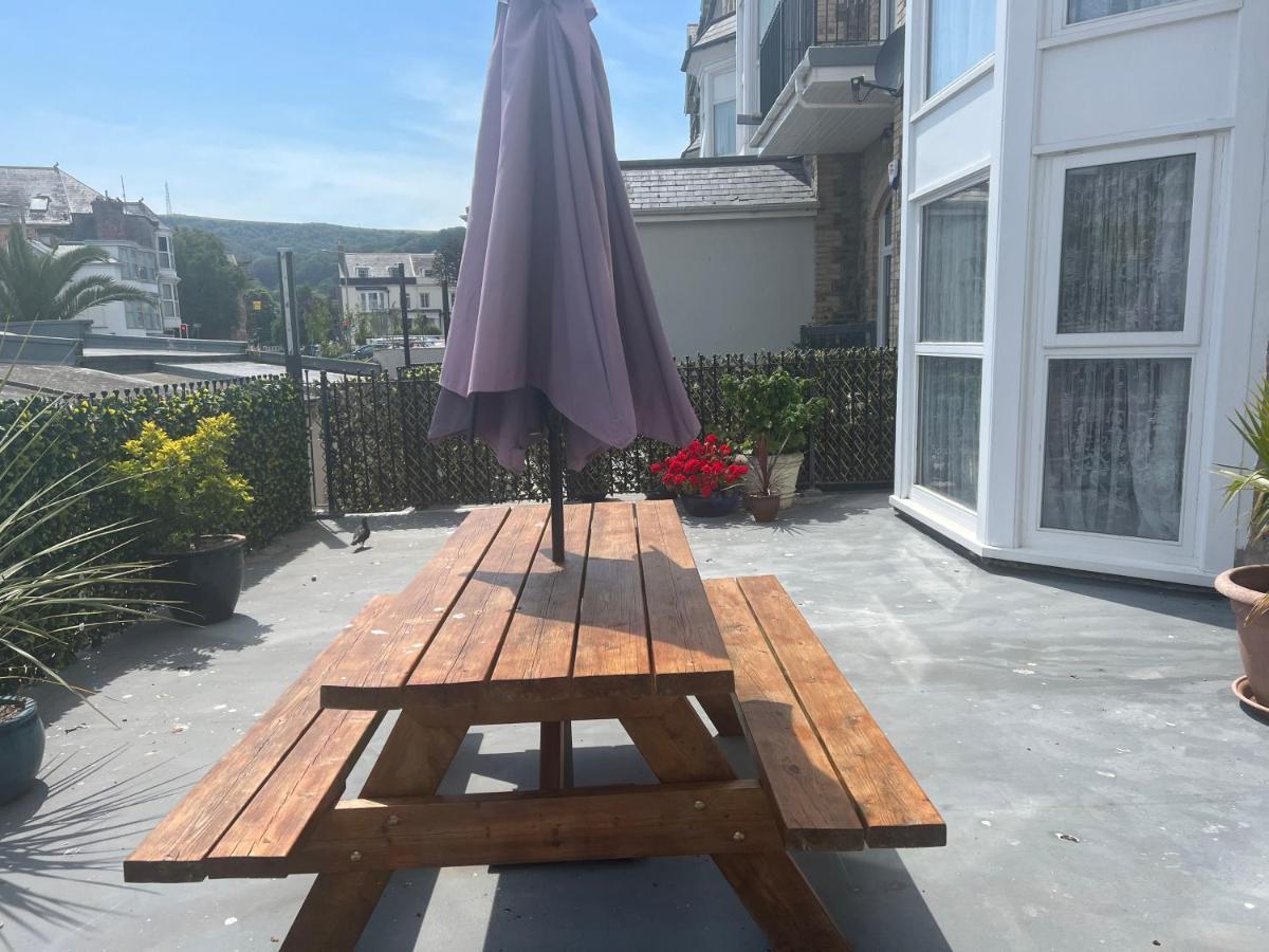 Beautiful Apartment,No 1, With Parking Ilfracombe Luaran gambar